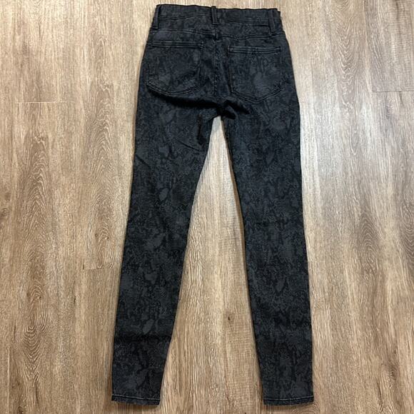 FRAME Skinny Mid Rise Black Python Print Jeans Size 26 - Picture 7 of 7